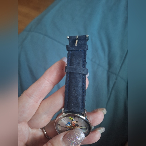 Vintage Disney Special Editiom Men's Black Watch with Character Dial - Picture 7 of 7